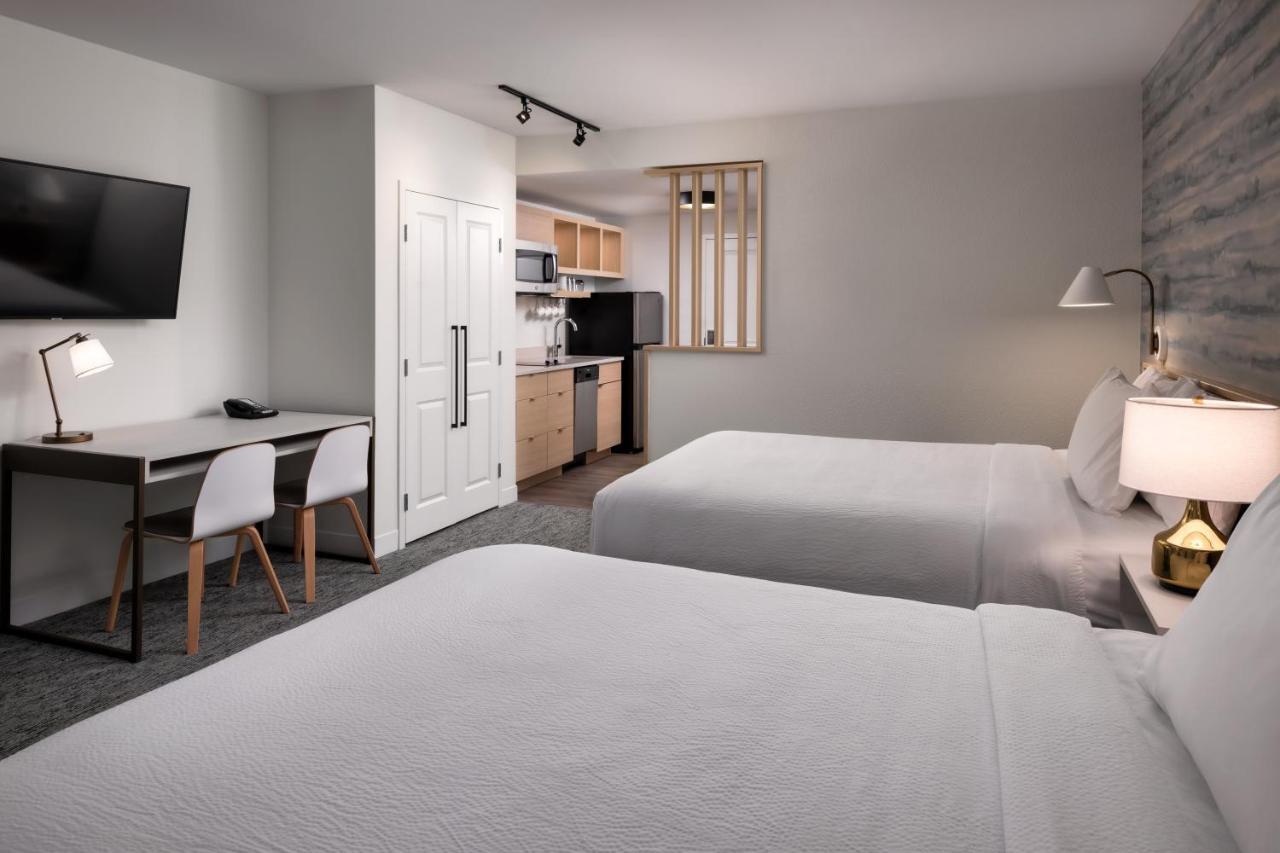 Towneplace Suites By Marriott West Kelowna Buitenkant foto